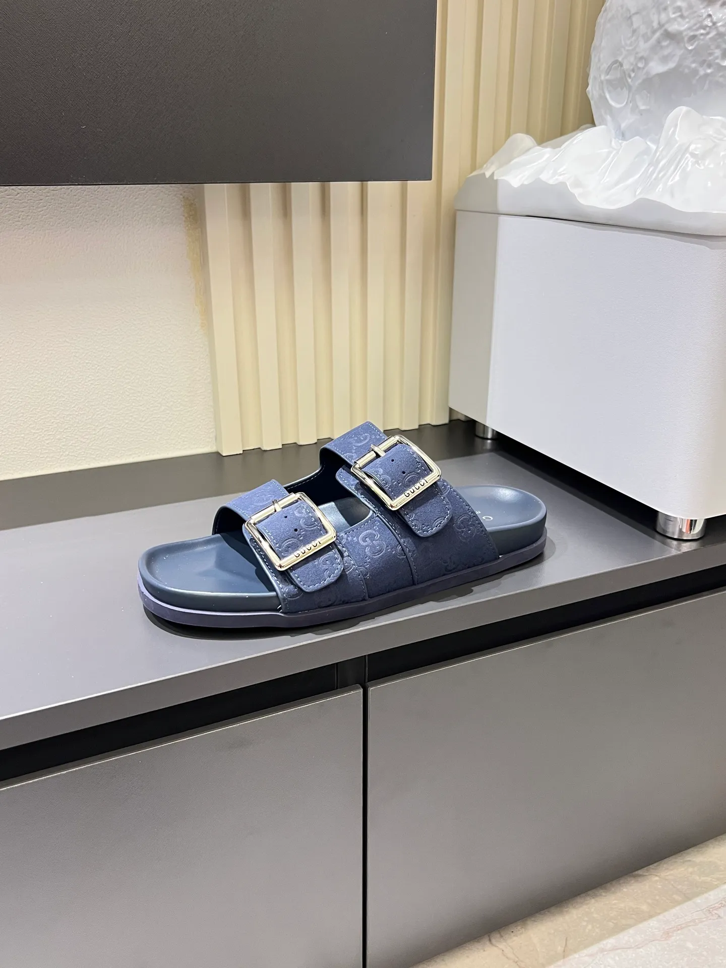 Men's Men's Shoes 💰p320 "GUCC＊" These slippers are made of GG polyester and feature a Gucci label on the front, adding a bold logo feel to the style. "Gucci Made in Italy" stamped label Rubber sole. Size 38-44
